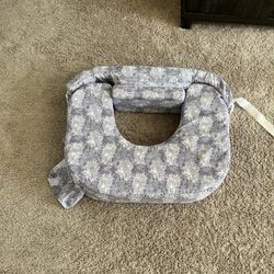 Breastfriend nursing pillow 