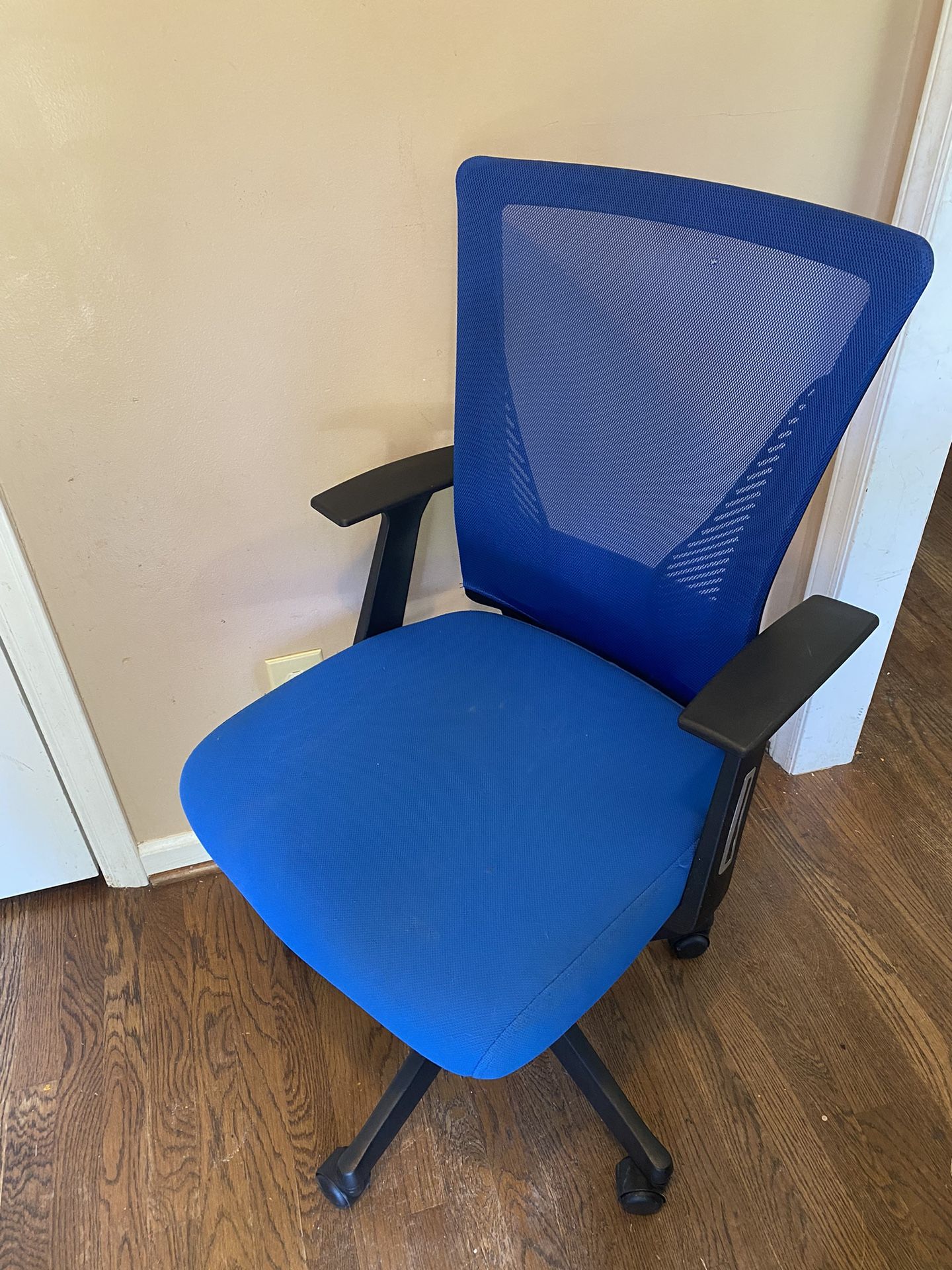 Electric Blue Gaming/Desk/Office Chair. 