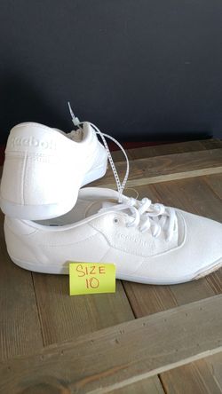 Women's tennis shoes