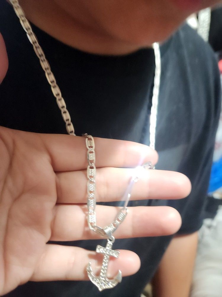 Man's real silver neckles never used