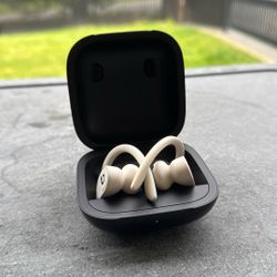 White Powerbeats Pro Wireless Earbuds – Great Condition 