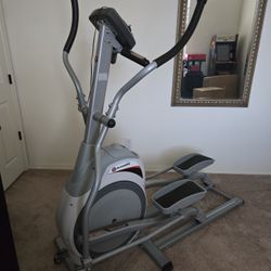 Schwinn 420 Elliptical Trainer