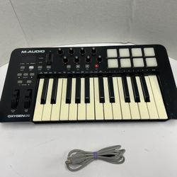 M-Audio Oxygen 25 Key MIDI USB Controller Velocity Sensitive Keys In black