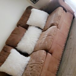 Sofa/ Loveseat 