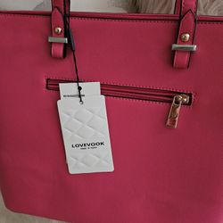 Beautiful purse, nice color hot pink.