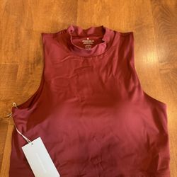 New with tags women’s Antonio Milani workout crop top shipping available
