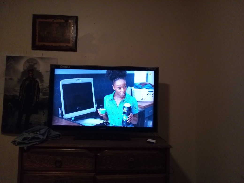 Samsung TV And Roku Wit Remote
