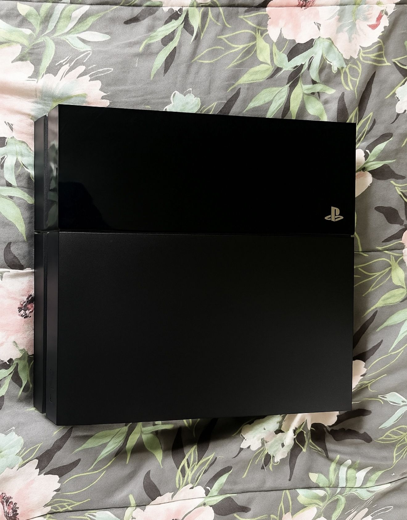 Sony PlayStation 4 (PS4) Used