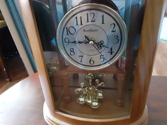REALLY NEAT AND BEAUTIFUL CLOCK Every THING WORKS THIS is a Very nice CLOCK