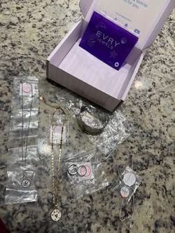NIB: Evry Jewels Mystery box