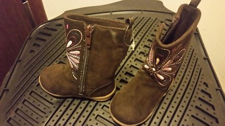 Infant girls boots, size 4