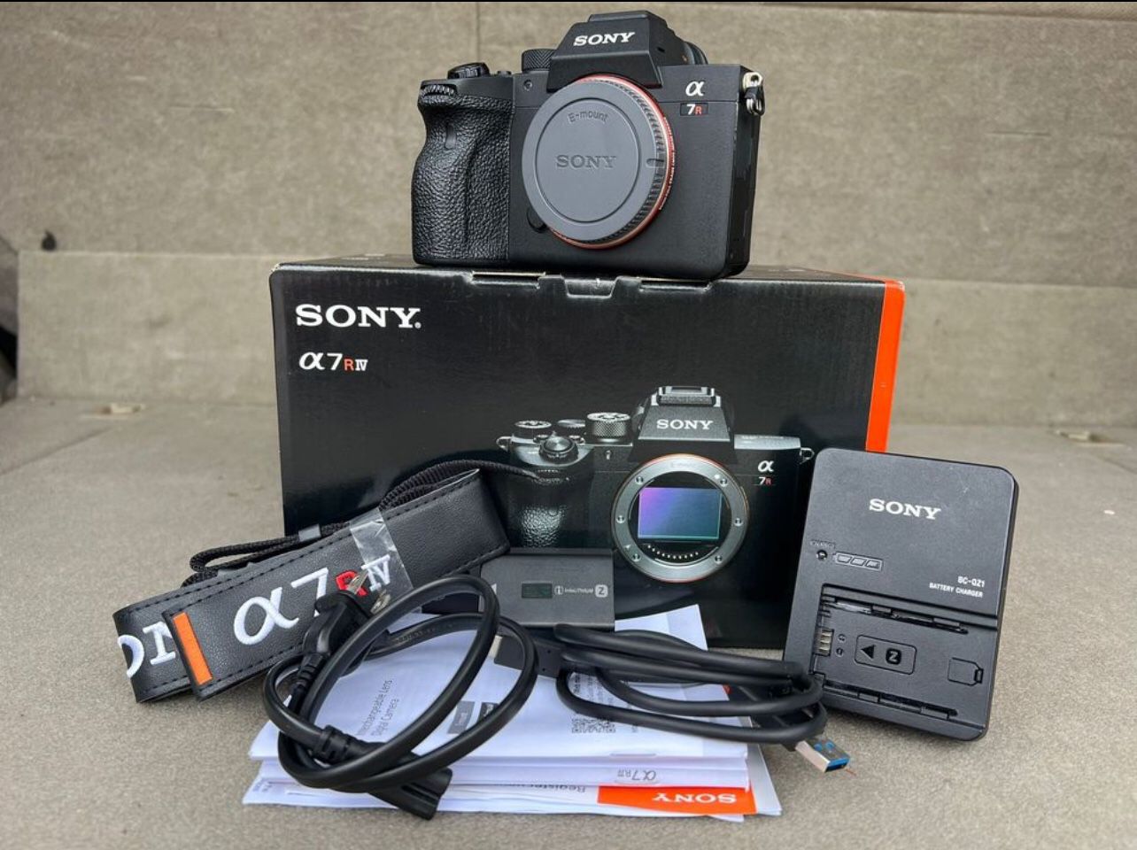 Sony α7R IV 61.0MP Mirrorless Digital Camera - Black (Body Only