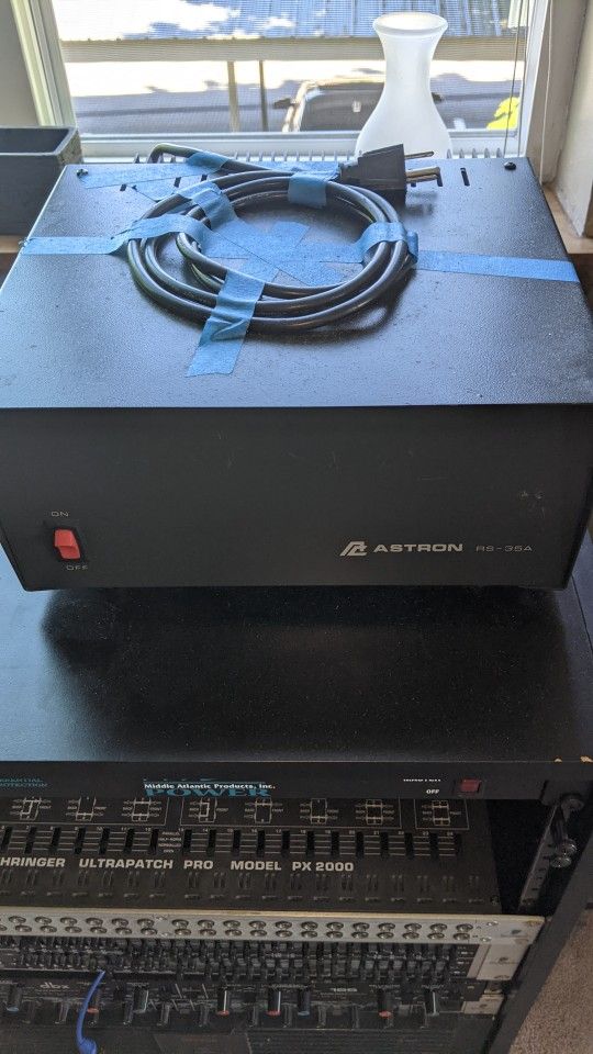 ASTRON RS-35A REGULATED DC POWER SUPPLY