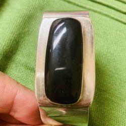 HANDMADE ONYX CUFF BRACELET 
