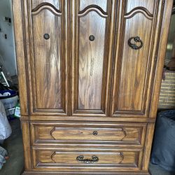 Classic Wood Dresser And Drawers 
