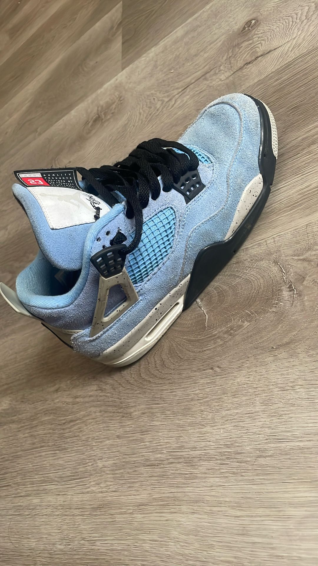 Jordon 4 University blue