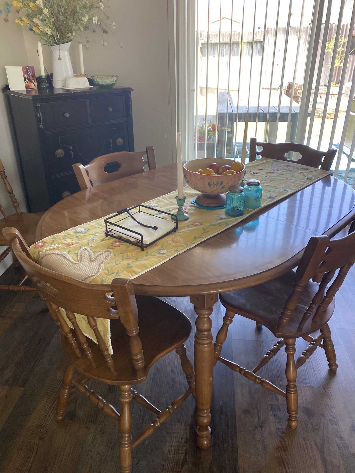 Solid Wood 2-Leaf Kitchen Table With 6 Chairs