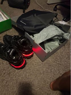 Balenciagas runners led