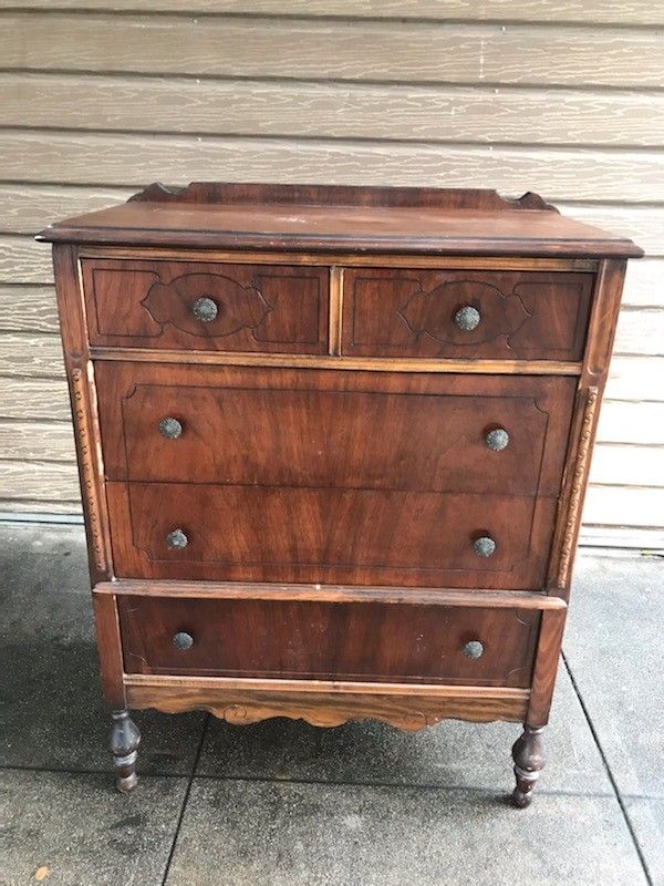 Antique furniture 5 drawer dresser