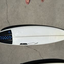 5’8” Chilli Surfboards SHORTIE