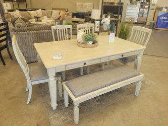 Dining Set/ Financing Available 