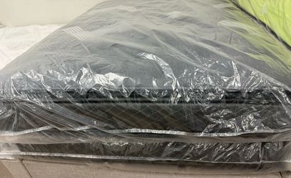 Queen mattress and boxspring