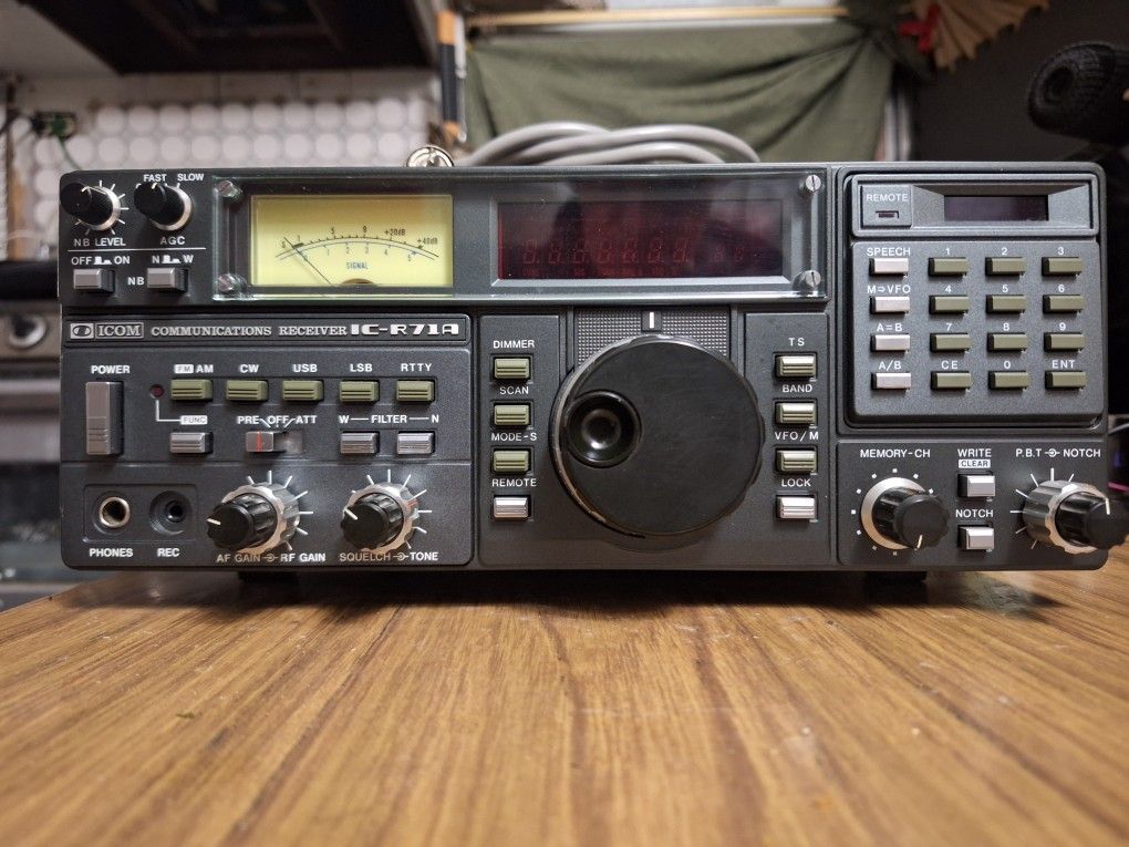 ICOM IC-R71A COMMUNICATIONS RECEIVER