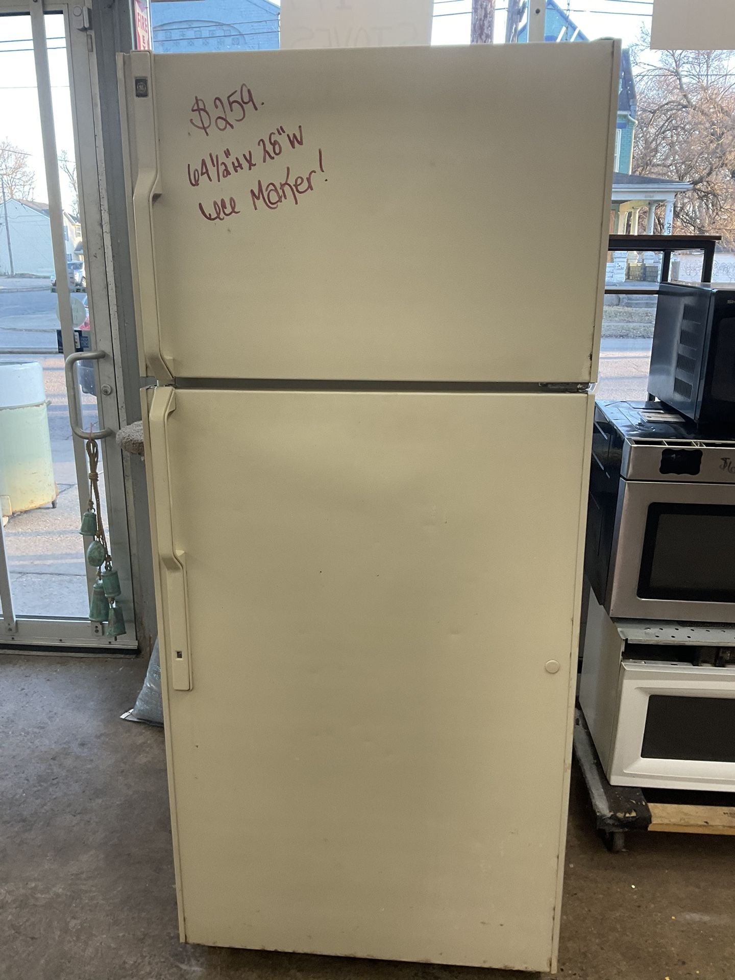GE 15.6 Refrigerator w/Ice Maker! 64.5" H x 28" W! 30-Day Warranty! Same Day Delivery 🚚 Available!