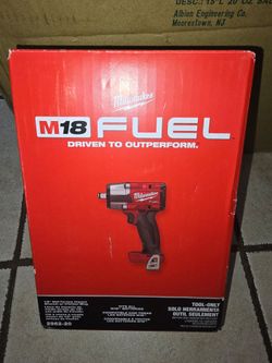 M18 FUEL Gen-2 18V Mid Torque 1/2 in. Impact