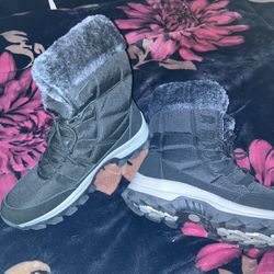 Snow Boots. Brand New Never Worn