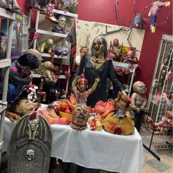Halloween Zombies, Clowns, Dolls. 
