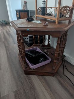 Corner table