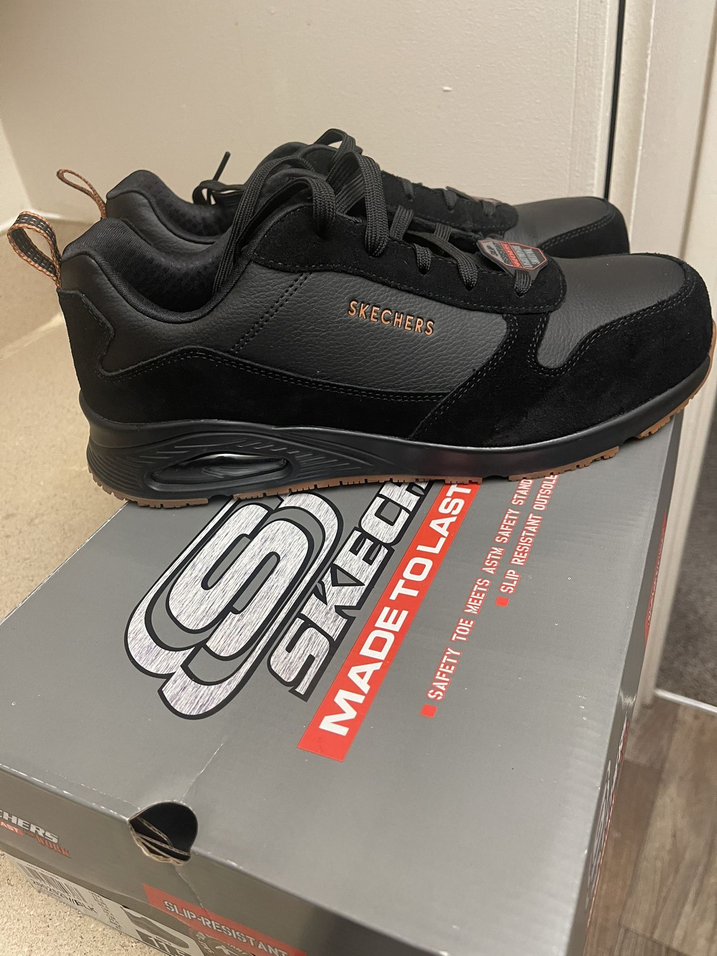 Sketchers 11.5 Men Steeled Toe