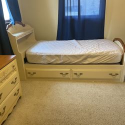 Vintage Bed Room Set 