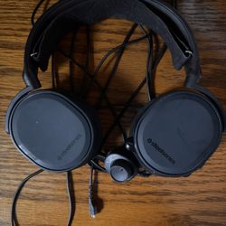 SteelSeries Arctis 5 - RGB Illuminated Gaming Headset