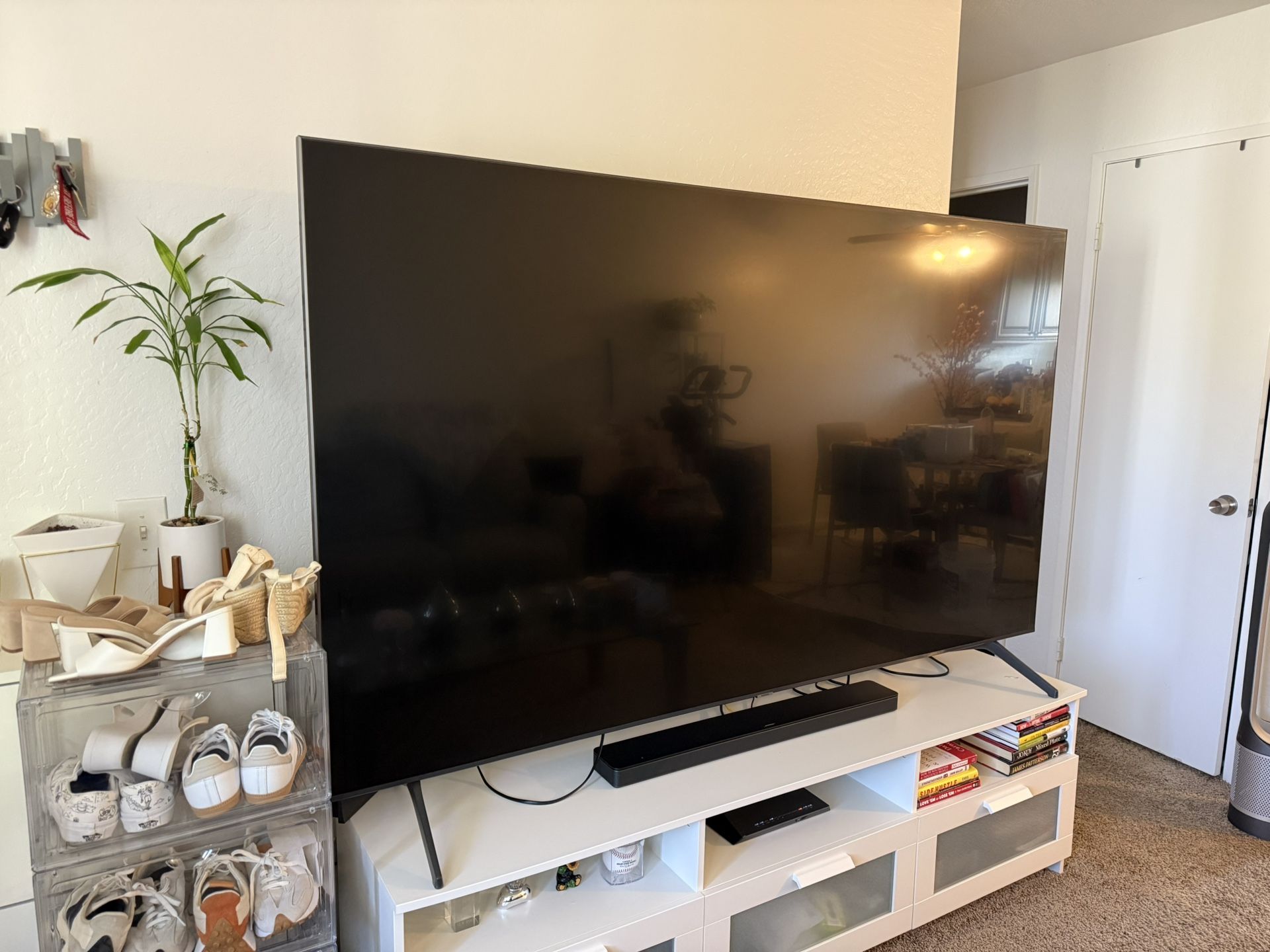 (BROKEN)Samsung 85” Class Series LED 4K UHD Smart Tizen TV
