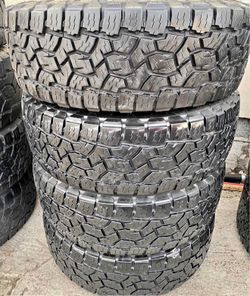 35x12.50/18 Toyo Selling a set of 4 tires in excellent condition 🫡