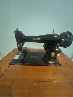 Vintage Singer 66 Sewing Machine
