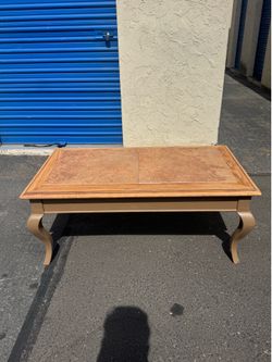 Wood coffe table with tiles