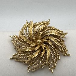 Vintage Monet Sunburst Brooch Pin Large 2 1/2” Gold Tone Great Condition 