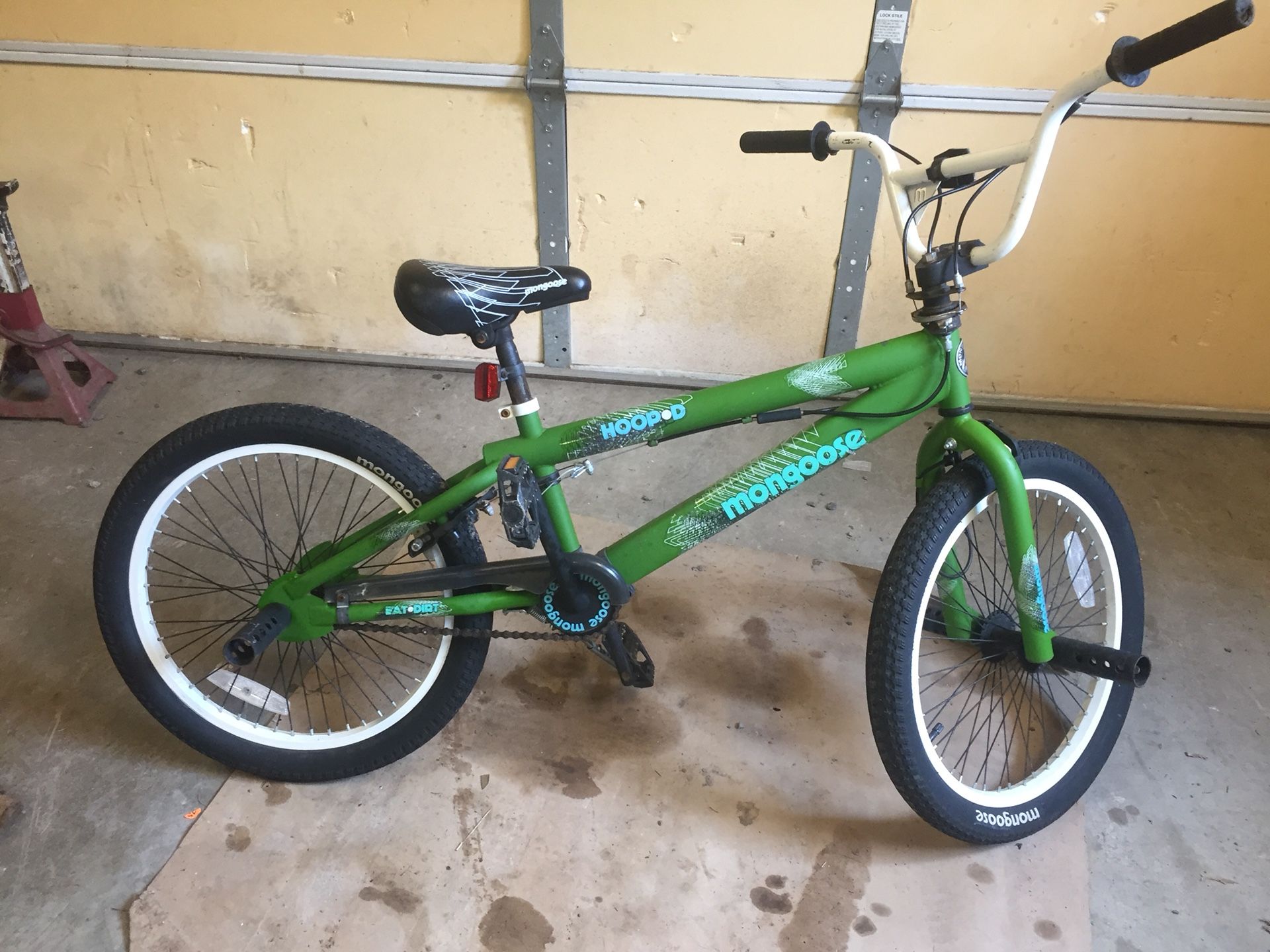 Mongoose Hoop D 20 inch tires