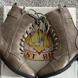 Women’s Boots Shoes Size 6