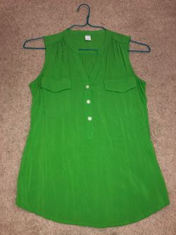 Green sleeveless tank.