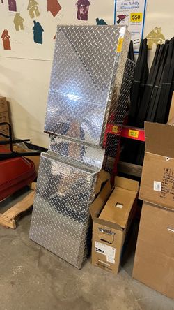 (In store) Metal truck bed storage