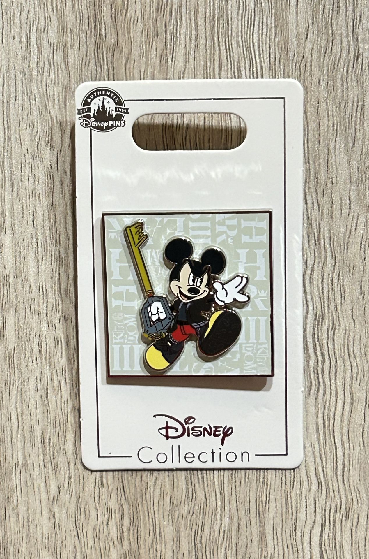New Disney Pin Mickey Mouse Kingdom Hearts Keyblade Disneyland 