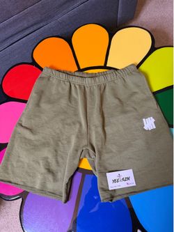 Undefeated olive green shorts size Large used men’s
