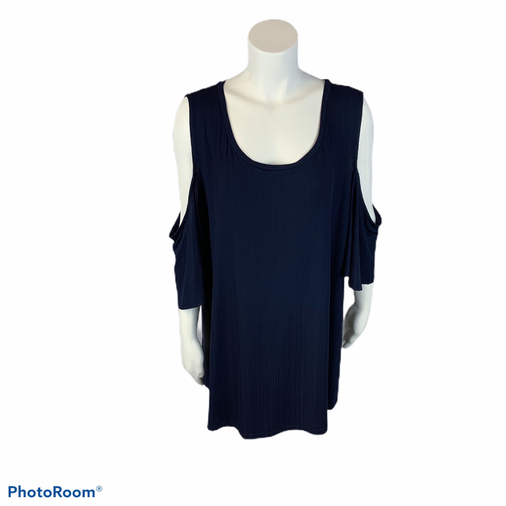 Women’s Ava & Vic navy cold shoulder top size 3x