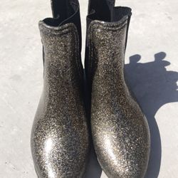 Report Rain Boots Size 2