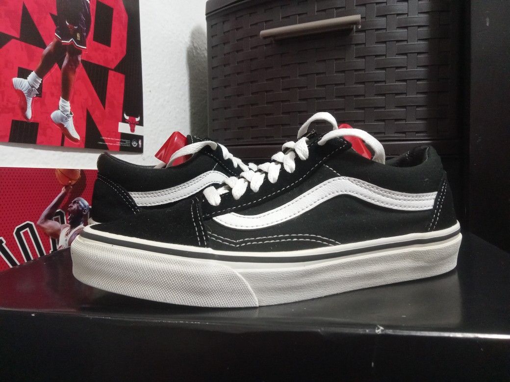 Vans Size 6 Youth.  7.5 Women $25