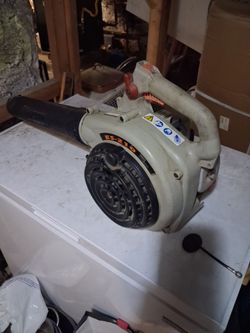 Gas leaf blower